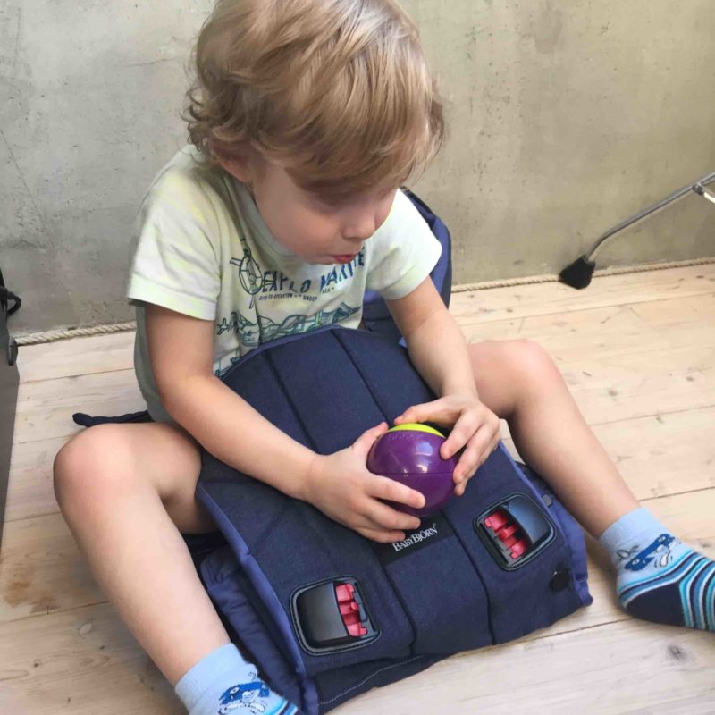 Babybjorn One - как компакто свернуть
